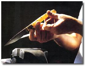 Alcuni oggetti di artigianato sardo - coltello